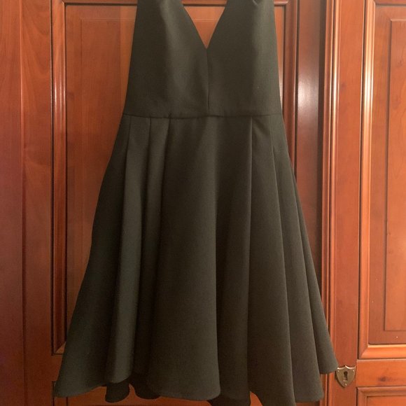BLACK COCKTAIL DRESS. BACKLESS. SLIMMING. - Picture 2 of 5